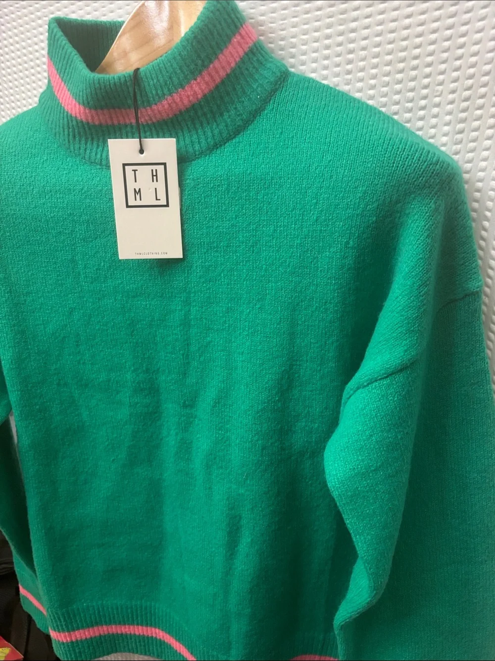 New Women’sTHML green/pink mock neck sweater